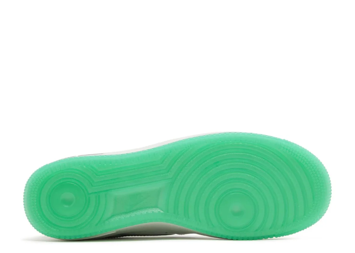 Nike Air Force 1 Low '07 Patent Platinum Tint Stadium Green – Image 5