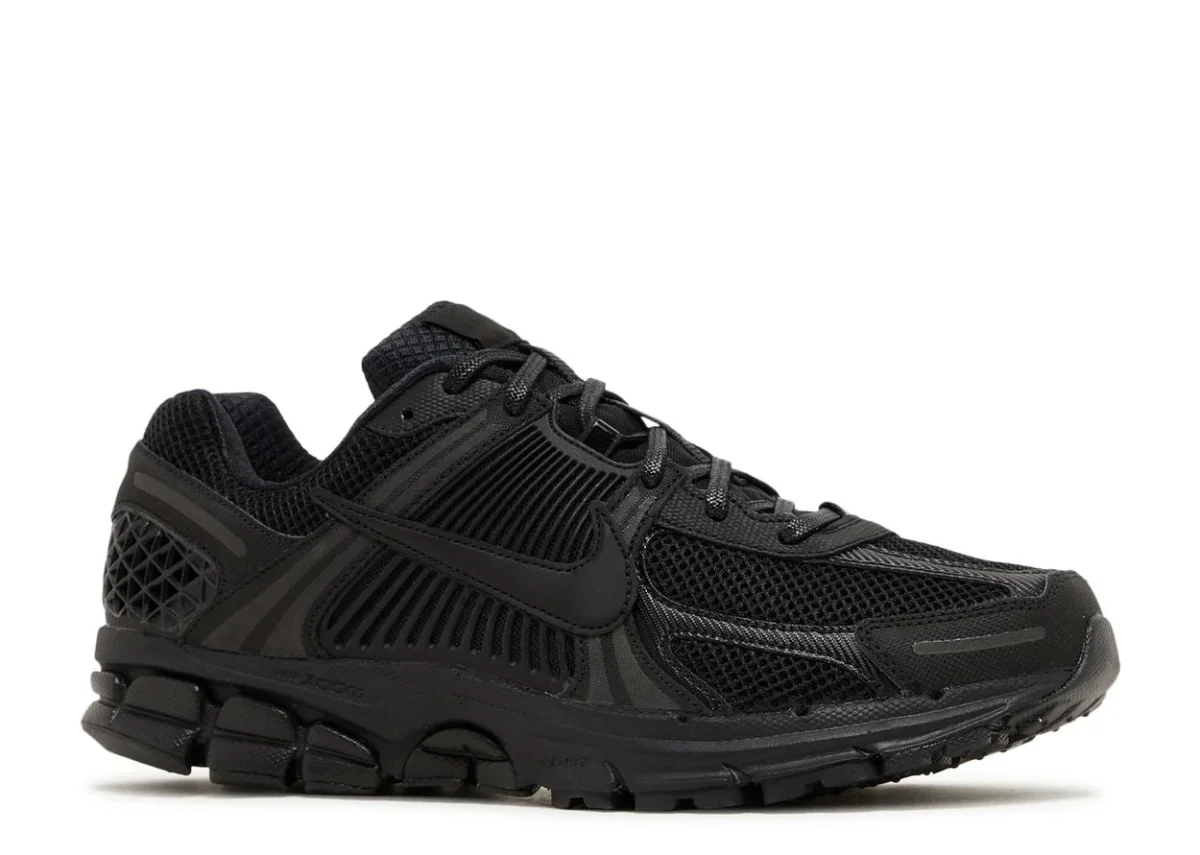 Nike Zoom Vomero 5 Triple Black – Image 3